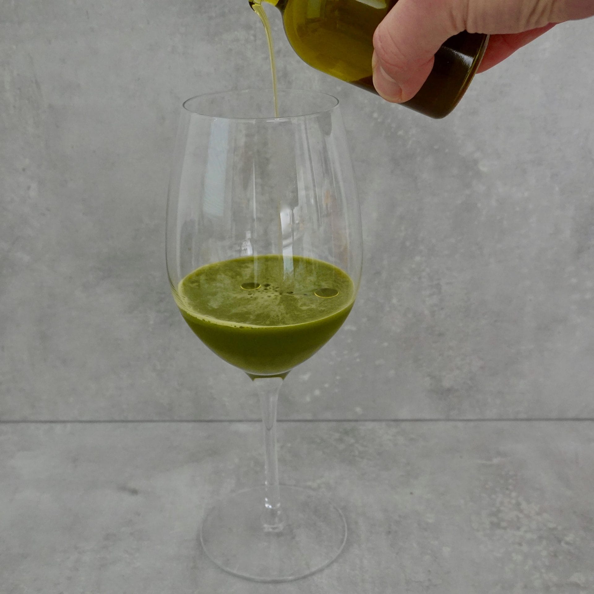 Cabbage drink - The cabbage juice is poured into the wine glass