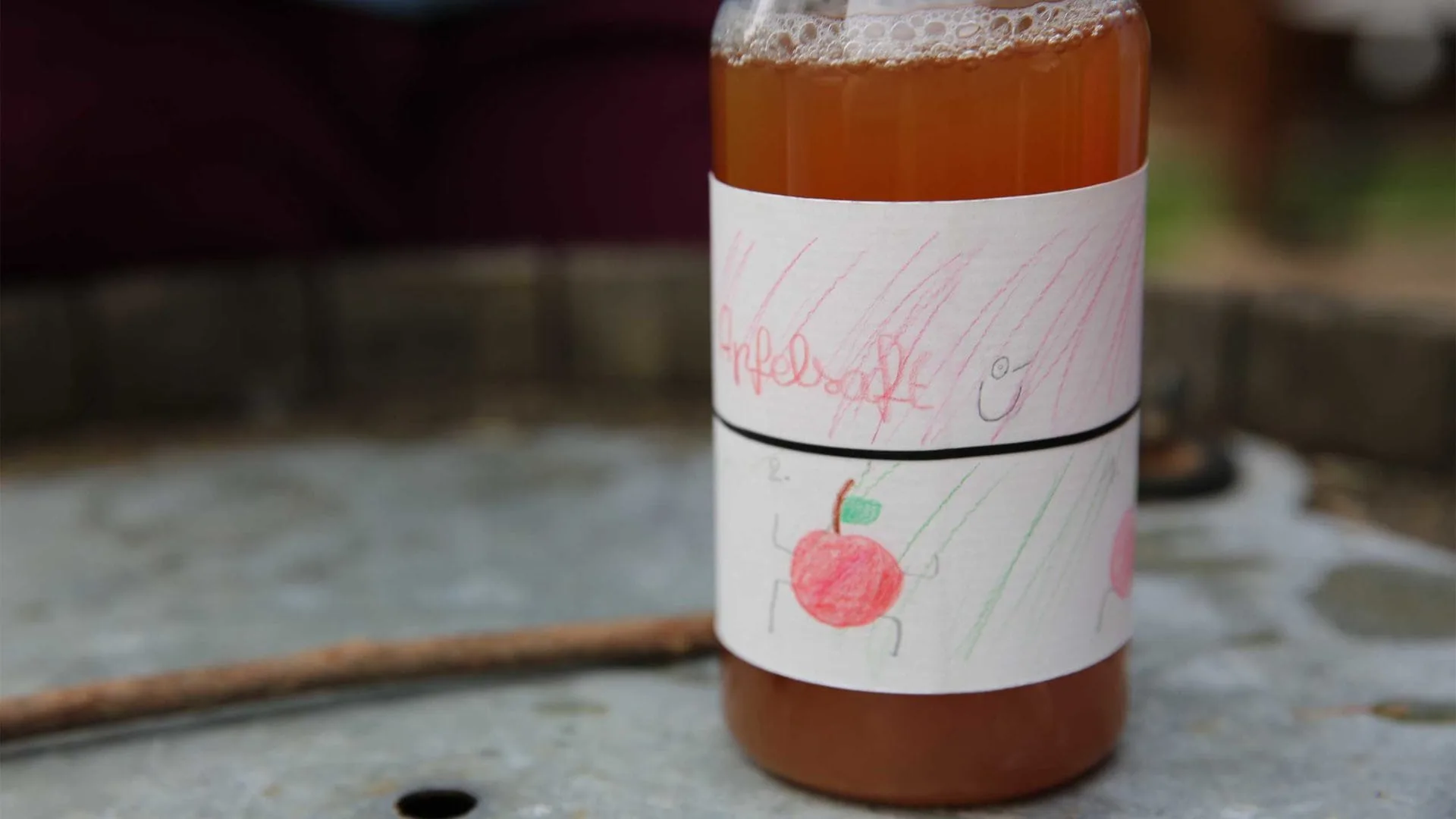 Ausflug zum Apfelhof: Bei MILK. Mahlzeit entstehen individuelle Etiketten für den Apfelsaft