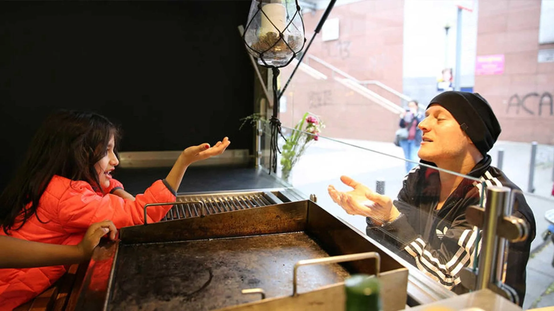 Ausflug zum Apfelhof: Bei MILK. Mahlzeit gibt es einen Apfel-Snack aus dem FoodTruck.