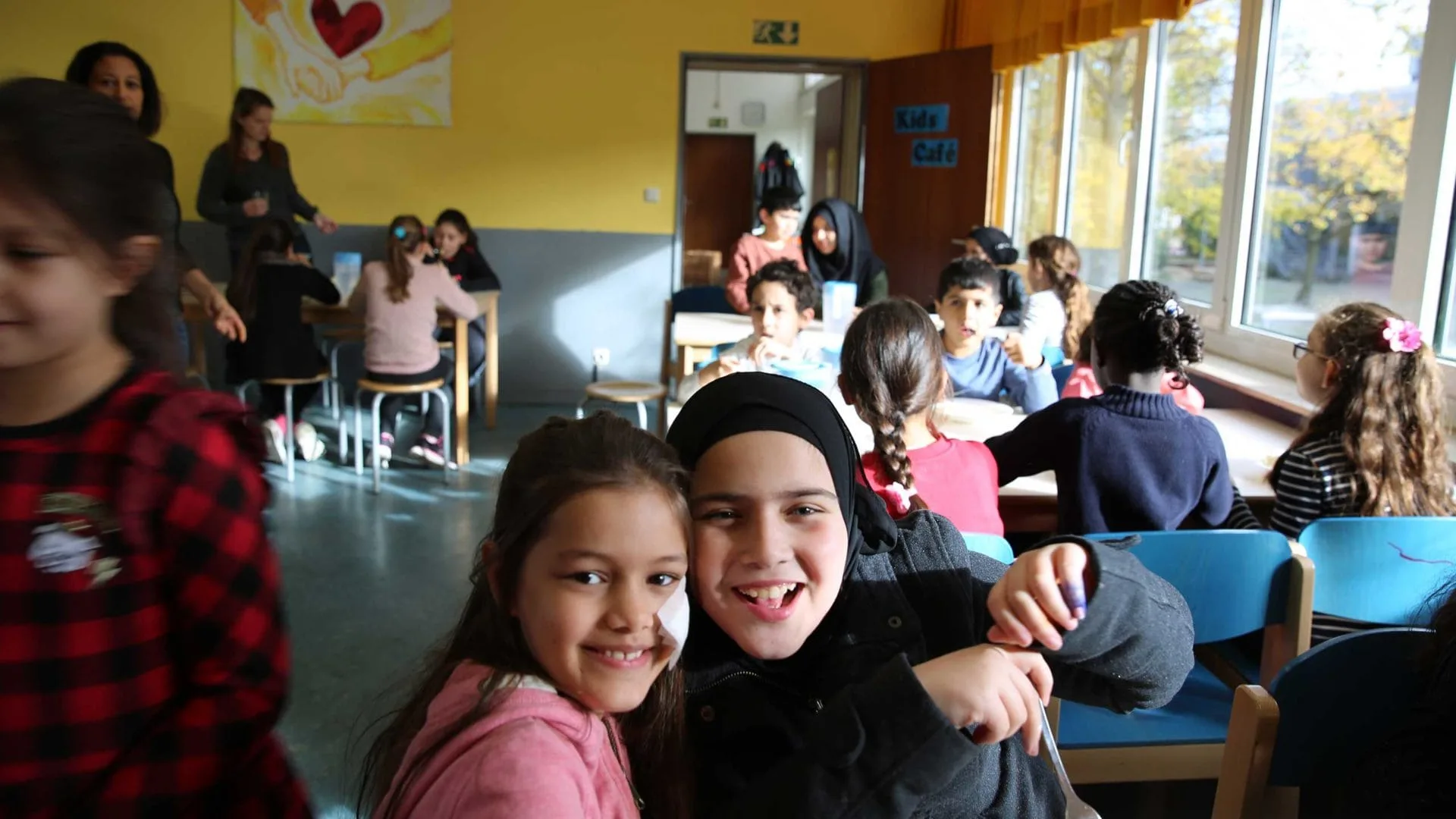 Grie Soß in Griesheim: In der Arche Frankfurt warten die Kinder auf die Grüne Soße.