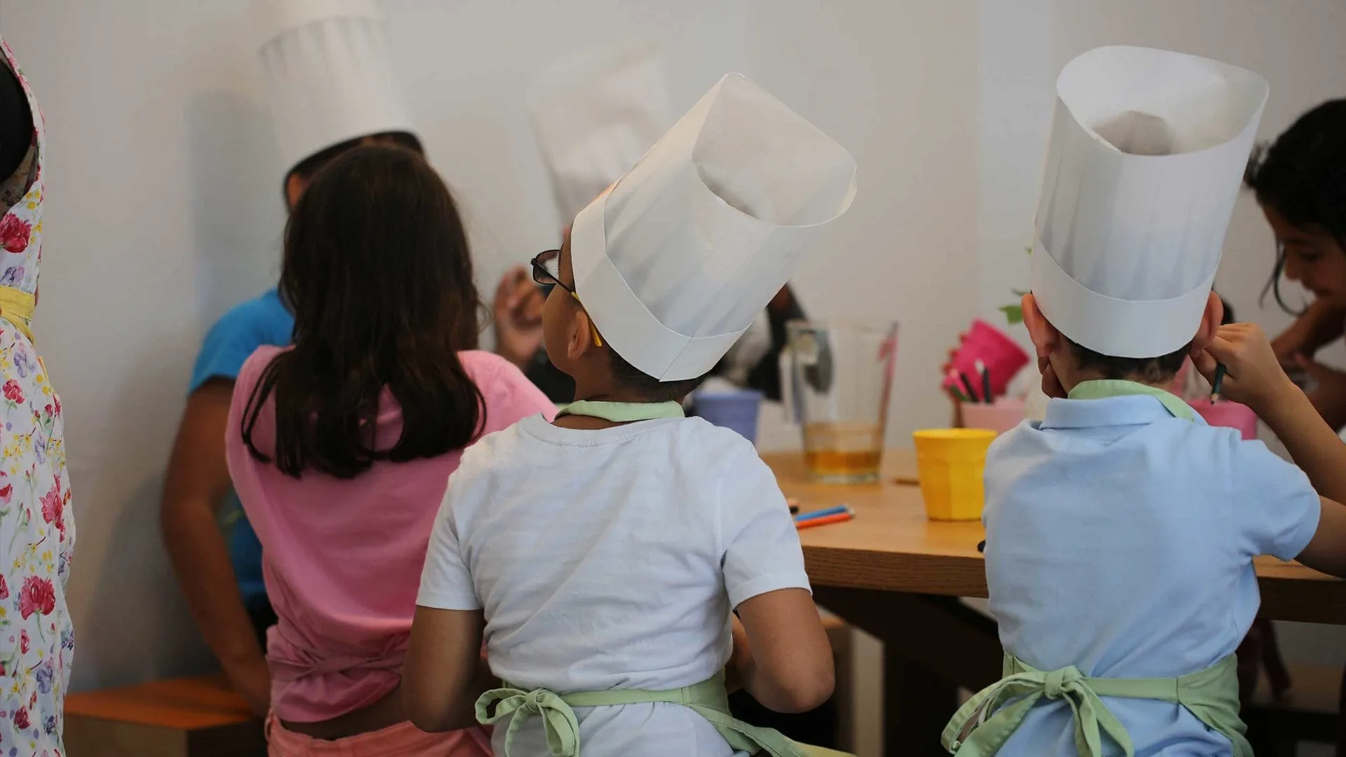 Aktion Mahlzeit. Die Kinder beim Frühstücken.