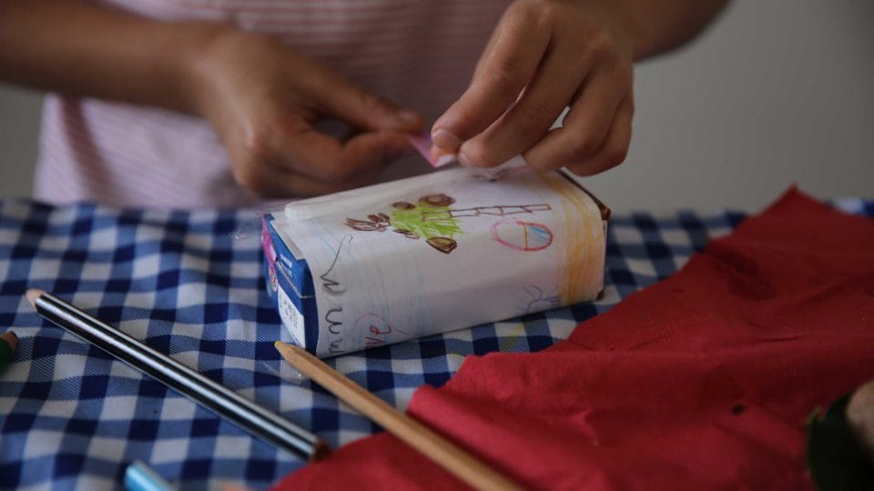 Meal campaign at the dairy farm. The children can design their own milk packaging. 