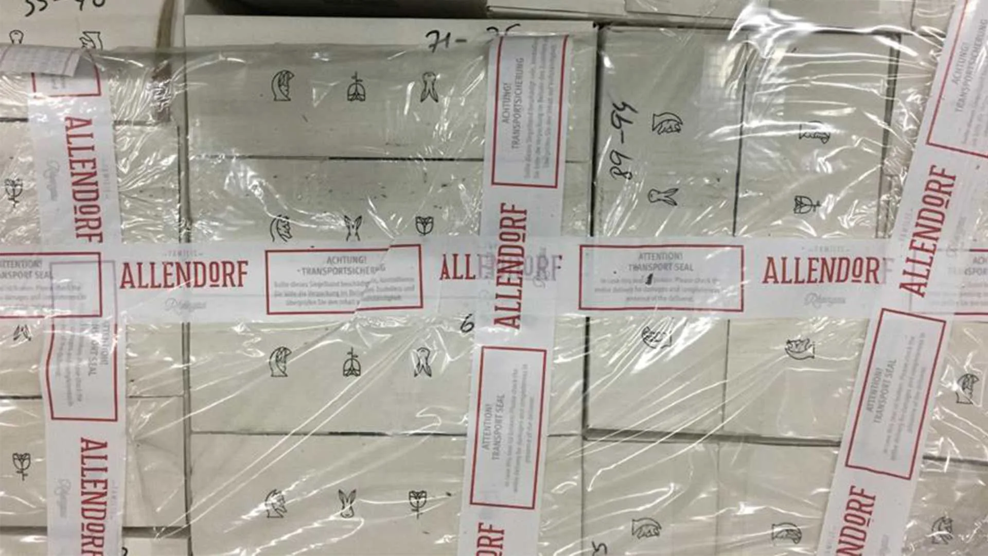 Verpackte Weinkartons