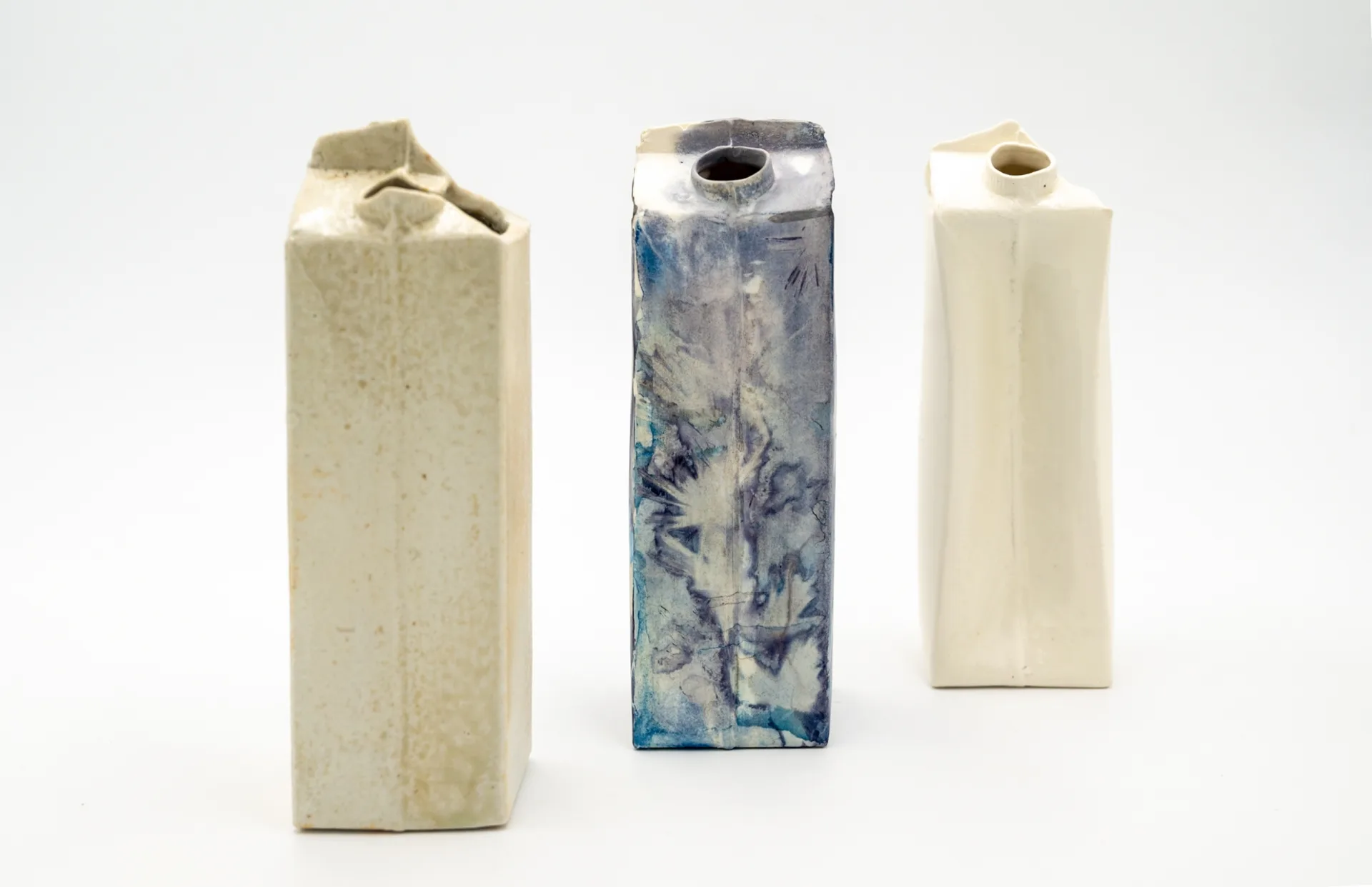 3 TetraPaks, in der Mitte das Bedruckte