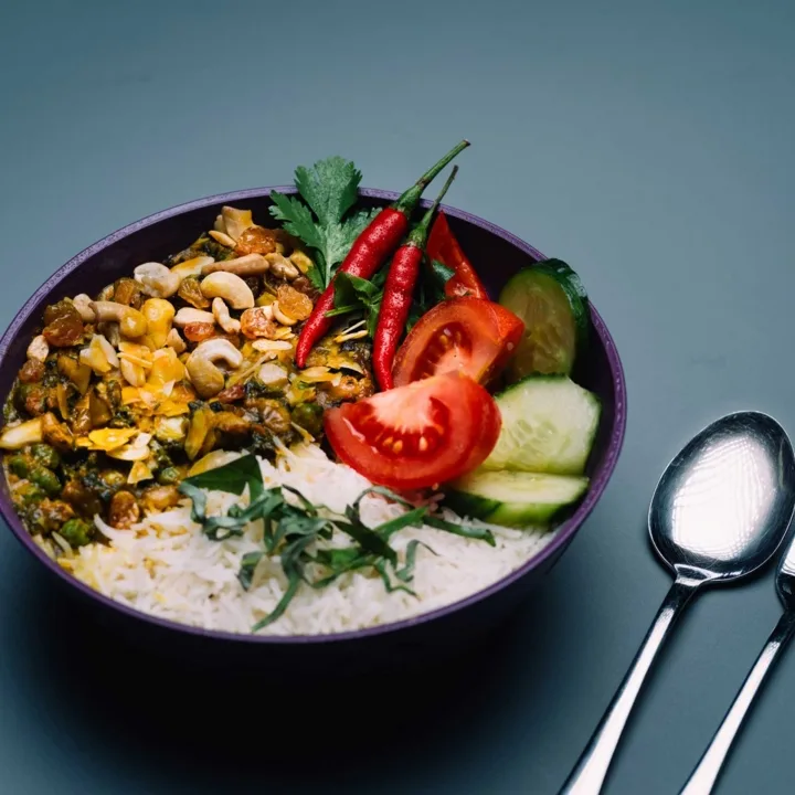 Office-Lunch am Arbeitsplatz wird mit dem HolyBowly-Lieferservice nachhaltig.