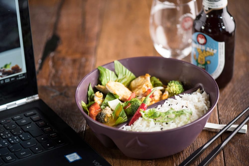 Aus der nachhaltigen reCIRCLE BOX schmeckt das leckere Thai-Curry gleich noch besser.