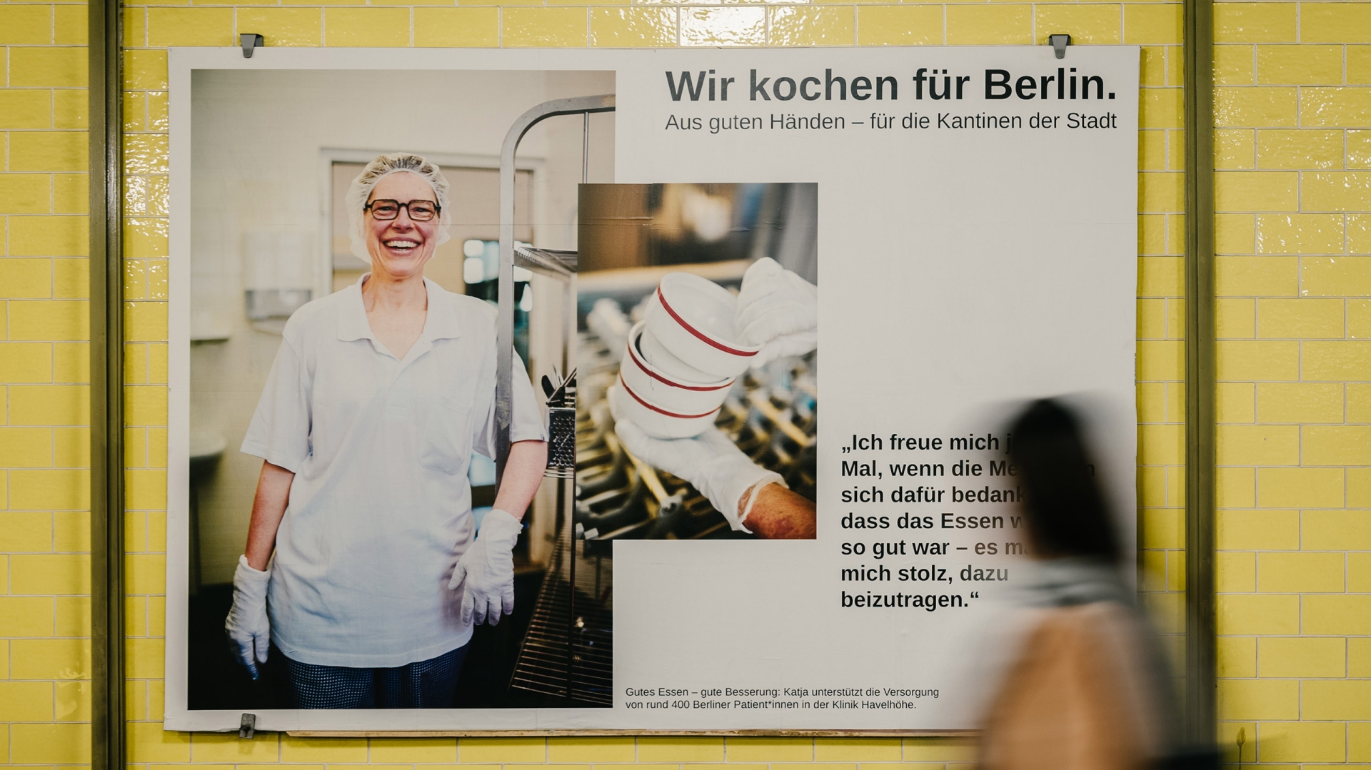 Kampagnenplakat an einer Berliner Bahnstation